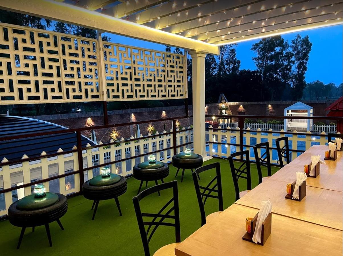 Yashmay Villa Club & Resort Gonda Εξωτερικό φωτογραφία